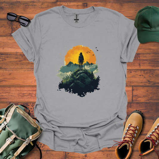 Woman Hiking Sun 6 Tee - Unisex Softstyle T-Shirt